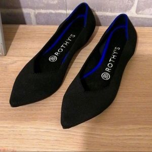 SIZE 8 FITS LIKE 7.5 - Rothy’s Point Flat In Black